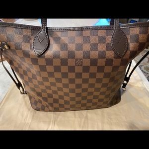 Louis Vuitton Purse with inside pouch